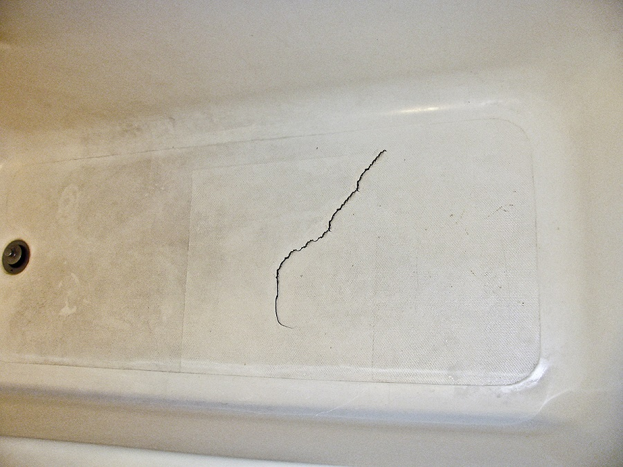 When to Repair Tub Chips and Cracks and When to Call in the Pros